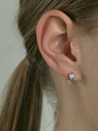 [리퍼브]RIBBON CZ EARRING DW_169