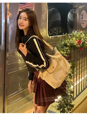 여성 아이보리 단색 나일론 토트백 HWGF4E962IV