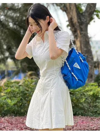 여성 블루 깃발 그래픽 라인 디테일 미니백 DWGF4E215B2